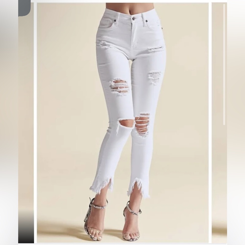 Size 4 Venus distressed white Jean